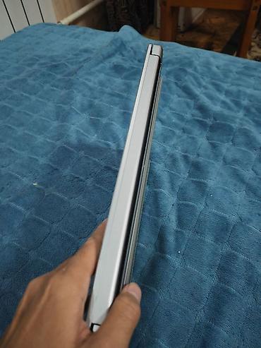 1 наушник: Ноутбук Dell 14" Характеристики и особенности: - Экран 14" с тонкими — 3