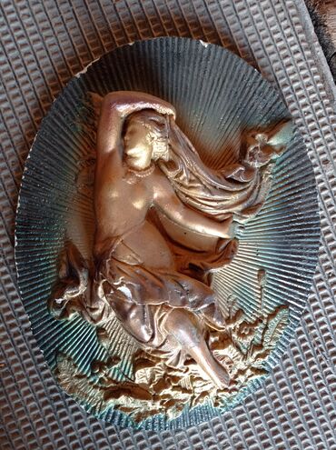 статуэтка бронза: Продаю панно настенное/картина из гипса "Девушка"