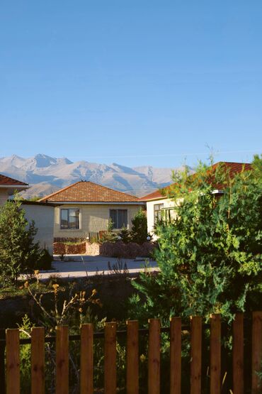 дача луч дом куплю: Коттедж, Просторный дом люкс со всеми условиями | Diamond Resort, Бостери, Унаа токтотуучу жай, унаа туруучу жай, Коргоодогу аймак