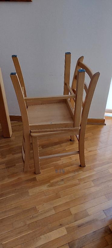 Setovi stolova i stolica: Na prodaju sto i 8 stolica od kuvane bukve. Dimenzije stola su 90 x — 8
