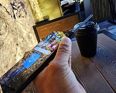 note 2: Samsung Galaxy S22 Ultra, Б/у, 256 ГБ, цвет - Черный, 1 SIM, eSIM, 2 SIM — 4