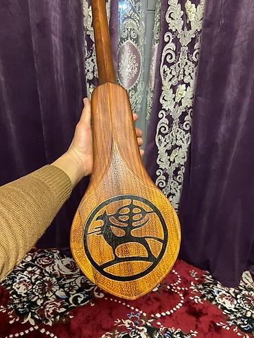 Гитары: Комуз…Өтө эмгекти мээнети талап кылган Үч кылдуу кыргыздын салттуу — 7