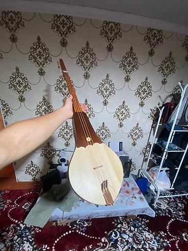 Гитары: Комуз…Өтө эмгекти мээнети талап кылган Үч кылдуу кыргыздын салттуу — 16