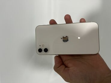 Apple iPhone: IPhone 11, Б/у, 128 ГБ, Белый, Зарядное устройство, Чехол, Коробка, 80 %