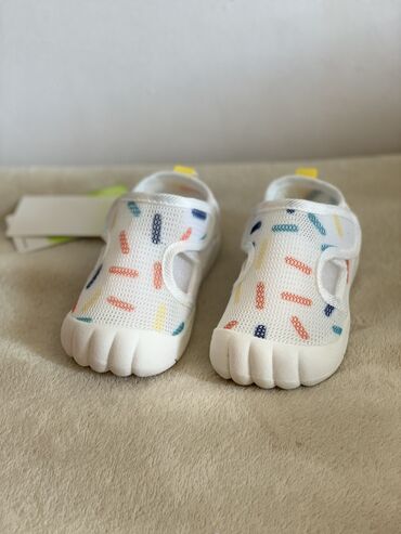 Детская обувь: Продаю детские летние сандалии. Новые. Легкие. Дышащие. Размеры 18