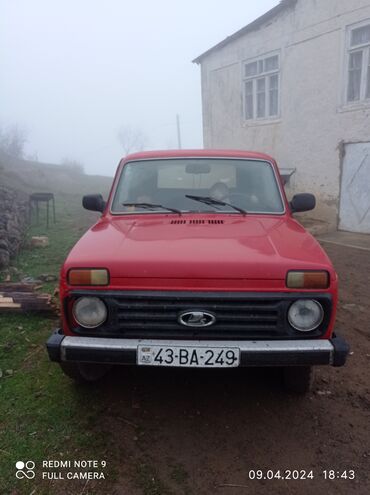 masin niva: VAZ (LADA) 4x4 Niva: 1.7 l | 1978 il | 176000 km Universal