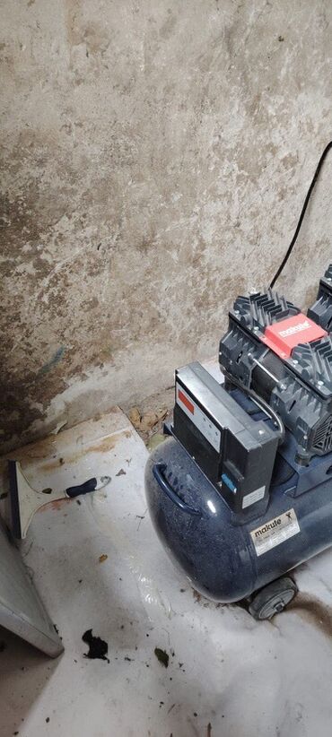 Mebel və taxta dəzgahları: Makute brendinin bu hava kompressoru müxtəlif tətbiqlər üçün nəzərdə