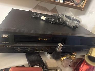 kaset calar: Видео манитор. JVC VHS videomaqnitofon Xüsusiyyətlər: - VHS formatı — 1