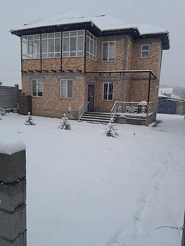 Продажа коттеджей и домов: Продается двухэтажный кирпичный дом с большим участком. 4,5 соток — 1