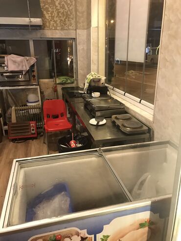 Digər restoran, kafe avadanlığı: Fastud və Burqer restorsnı ücunabsdanlıqlar satılır. Maqdonals — 7