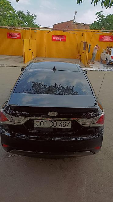 sonata hybrid: Hyundai Sonata Hybrid sedan - Rəng: qara, kuzovda xrom detallarla - — 3
