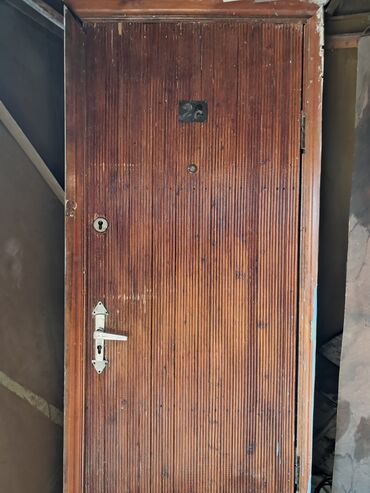 двери советские: Входная дверь, Правосторонний механизм, Б/у, 206 * 90, Самовывоз