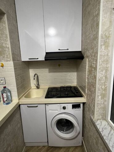 Uzunmüddətli kirayə mənzillər: Əhmədlidə Neapol dairəsində, Neapol şadlıq sarayının arxasında 9 — 8