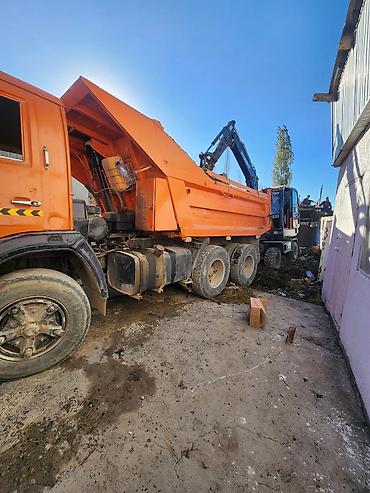 мото восход: Самосвал КАМАЗ, оранжевый, колесная формула 6×4. Основные — 3