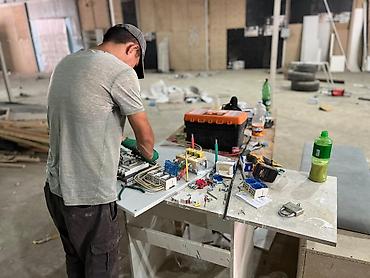 Электрики: Электрик круглосуточно
профессиональный Электрик at lalafo.kg — 8 Электрики: Электрик круглосуточно
профессиональный Электрик — 8