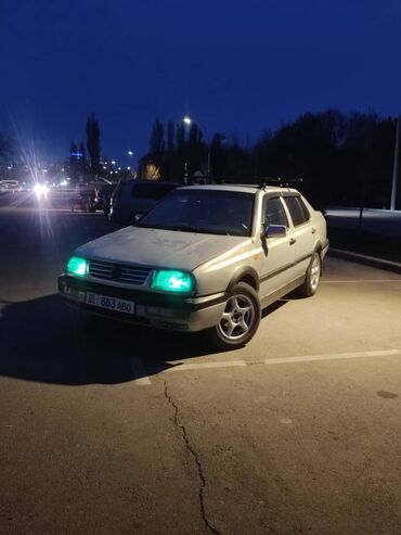 фольксваген де: Volkswagen Vento: 1992 г., 1.8 л, Механика, Бензин, Седан