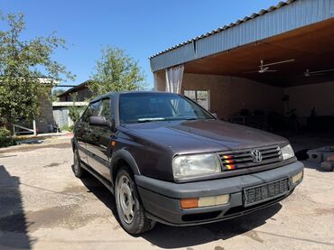 вит машина: Классический седан Volkswagen Vento выполненный в темно-коричневом