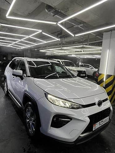 Toyota: Toyota : 2022 г., 2 л, Автомат, Бензин, Внедорожник — 3