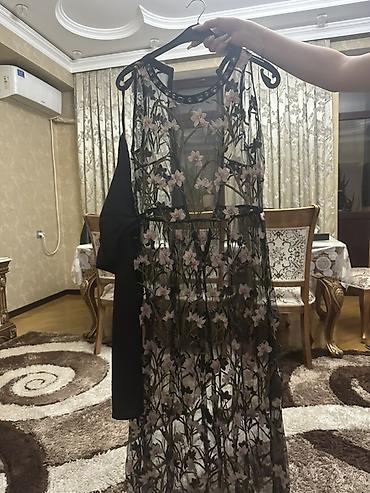 yensiz fason: Zərif, şəffaf tül üstlük paltar - Rəng: qara baza üzərində çəhrayı — 1