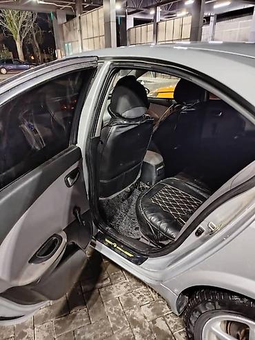 Другие автомобили: Продам седан серебристого цвета. Кузов: - 4 двери, классический седан — 7