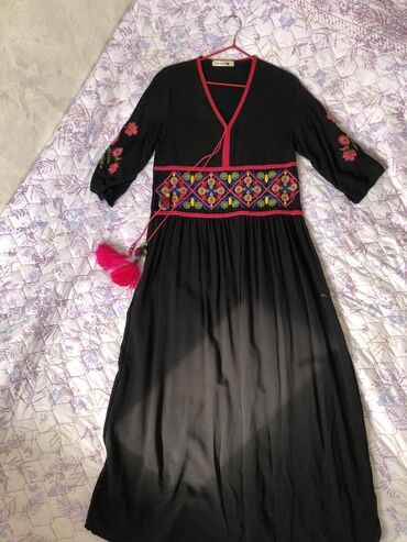Платье Турция до пола очень красивое с вышивкой Новое не одевала ни