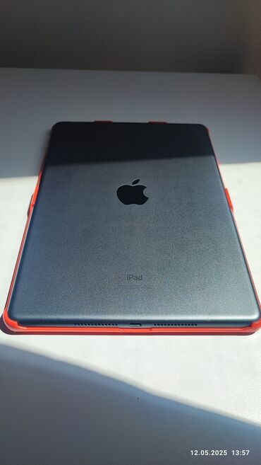 айпад 3: Планшет, Apple, память 32 ГБ, 10" - 11", Wi-Fi, Б/у, Классический цвет - Серый