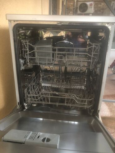 midea qabyuyan: Qabyuyan maşın Tam qabaritli (60 sm.), Ayrıca dayanan