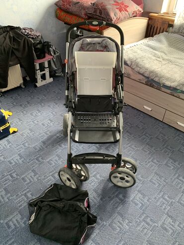 детская коляска для двойняшек: Коляска, цвет - Фиолетовый, Б/у