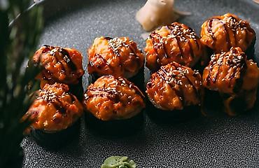 Готовые блюда, кулинария: Сеты суши и роллов - Ассорти роллов: классические, запечённые и с — 32