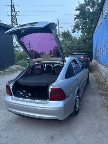 Opel: Opel Vectra: 2001 г., 1.8 л, Механика, Бензин, Хэтчбэк — 4