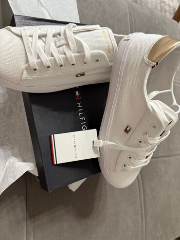 рабочие кроссовки: Кроссовкалар, 38, Tommy Hilfiger, Жаңы, түсү - Ак, Акысыз жеткирүү