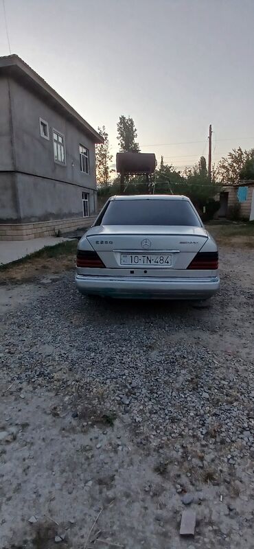 Mercedes-Benz: Mercedes-Benz W124: 2.8 l | 1994 il Sedan — 7