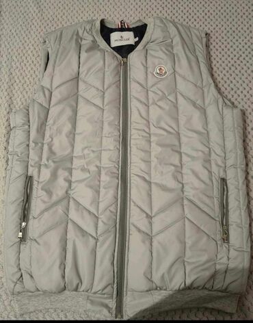 Prsluci: Muški prsluk Moncler
Veličina : 3XL
NOVO
AKCIJAA💥