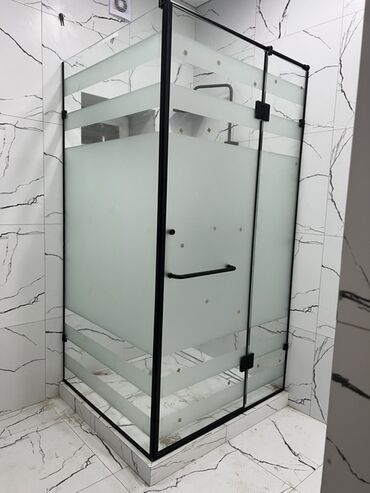 Душевые перегородки и ограждения: Душевые ограждения и перегородки из закалённого стекла под заказ — 9