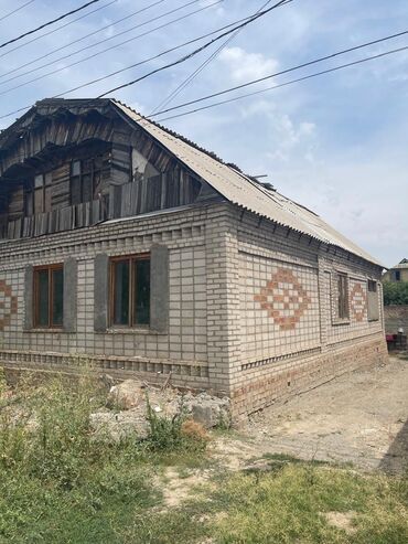 продаю дом бишкек ак босого: Дом, 100 м², 4 комнаты, Риэлтор, Старый ремонт