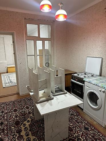Продажа помещений свободного назначения: Продается барачный дом в центре города! Адрес: Тоголок молдо 52. Дом — 6