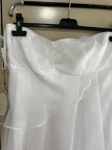 patike s: Bela svečana haljina brenda APART, bez bretela, elegantnog i — 2