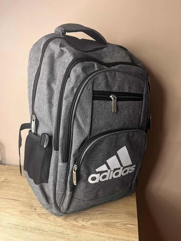 Sportske torbe i rančevi: 07. ranacevi 
40x28x15
3300 din — 20