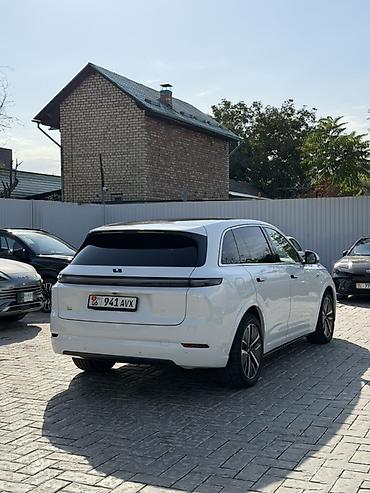 bme e39: Lixiang L7: 2024 г., 1.5 л, Гибрид, Кроссовер — 2
