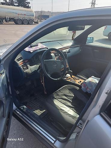 Mercedes-Benz: Mercedes-Benz 240: 2.4 l | Sedan — 7