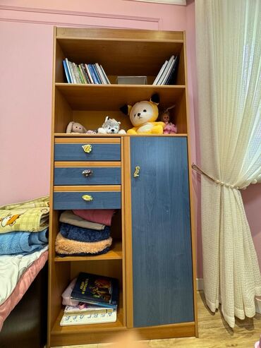 школьные шкафчики купить: Продаётся комплект мебели для детской или подростковой комнаты. В