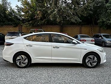 highlander 2017: Hyundai Elantra: 2020 г., 1.6 л, Автомат, Электромобиль, Седан — 5