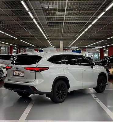 2023: Toyota Highlander: 2023 г., Гибрид, Кроссовер — 3