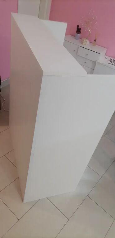 Stolovi: Pult 4 — 3