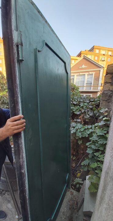 islemis qapi: Salam. dəmir qapı satılır təzədən seçilmir standart ölçüdədir