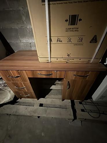 study table: Письменный/компьютерный стол — 1