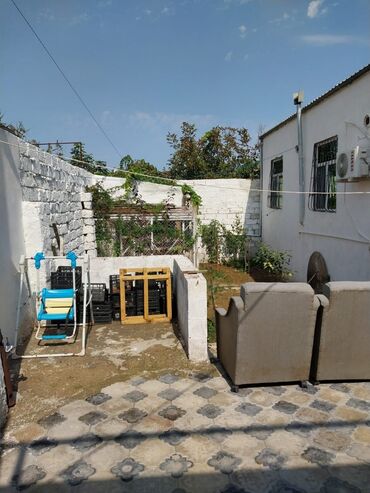 Həyət evləri və villaların satışı: Satılır: həyətli ev - Geniş, tam daş döşəməli həyət. Hündür, taxta — 3