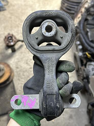 Опора (кронштейн) двигателя/кпп, нижняя «маятниковая» (torque mount) at lalafo.kg Опора (кронштейн) двигателя/кпп, нижняя «маятниковая» (torque mount)