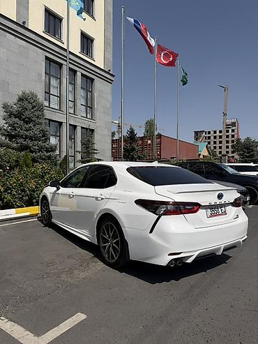 byd e6: Toyota Camry: 2023 г., 2.5 л, Автомат, Гибрид, Седан — 3