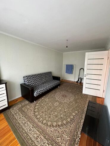 продаю квартиру исанова: 1 комната, 35 м², 3 этаж, Косметический ремонт